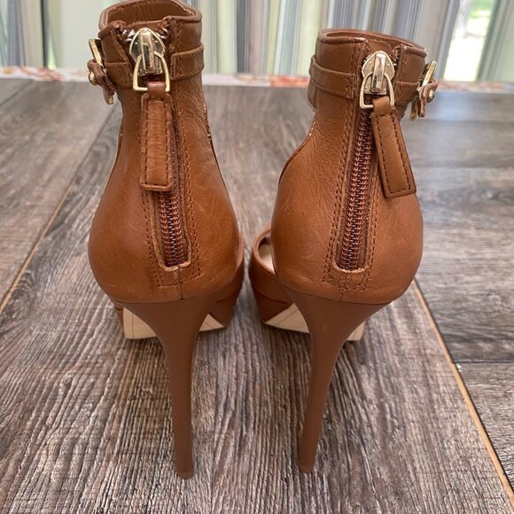 Gianni Bini Leather Ankle Strap Heel Size 6.5 Brown 5 in Zip Back Platform - Picture 5 of 16
